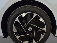 Usado VW ID.3 Pro 150 kW (204 CV) 2025 Blanco glaciar metalizado con techo negro Utilitario