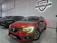 Usado Renault Mégane LIMITED 115 CV (84 kW) 2019 Naranja Berlina