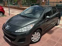 Usado Peugeot 207 Envy 95 CV (69 kW) 2010 Verde Berlina