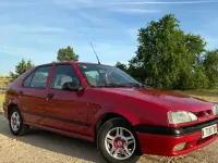 Usado Renault R9 95 CV (69 kW) 1992 Rojo Berlina