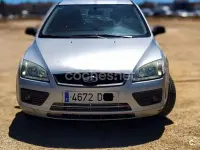 Usado Ford Focus Trend 109 CV (80 kW) 2005 Blanco Berlina