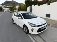 Usado Kia Rio 84 CV (61 kW) 2018 Blanco Berlina