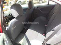 Usado Rover 25 103 CV (75 kW) 2003 Granate Utilitario