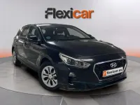 Usado Hyundai i30 GO! 95 CV (69 kW) 2017 Negro Berlina