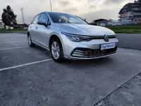Usado VW Golf VIII Life 115 CV (84 kW) 2022 Gris / plata Berlina