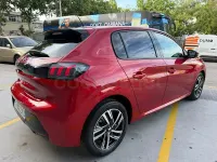 Usado Peugeot 208 Allure 100 CV (73 kW) 2020 Rojo Utilitario