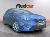 Usado Kia Ceed 101 CV (74 kW) 2024 Azul Utilitario