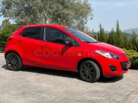 Usado Mazda 2 75 CV (55 kW) 2014 Rojo Berlina