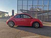 Usado VW New Beetle 115 CV (84 kW) 2000 Rojo Utilitario