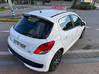 Usado Peugeot 207 Access 70 CV (51 kW) 2011 Blanco Berlina