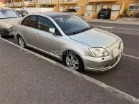 Usado Toyota Avensis Sol 129 CV (94 kW) 2004 Beige Berlina
