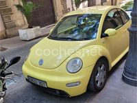 Usado VW New Beetle 90 CV (66 kW) 2001 Amarillo Utilitario