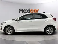Usado Kia Rio 101 CV (74 kW) 2023 Blanco Berlina