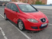 Usado Seat Altea 102 CV (75 kW) 2005 Rojo Monovolumen