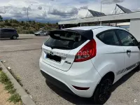 Usado Ford Fiesta Trend 82 CV (60 kW) 2009 Blanco Berlina