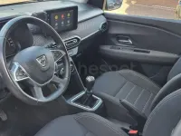 Usado Dacia Sandero Expression 101 CV (74 kW) 2022 Gris / plata Berlina