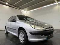 Usado Peugeot 206 75 CV (55 kW) 2001 Gris / plata Berlina