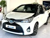 Usado Toyota Yaris Hybrid 100 CV (73 kW) 2017 Blanco Berlina