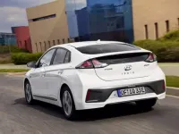 Usado Hyundai Ioniq 141 CV (103 kW) 2021 Rojo Utilitario