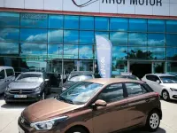 Usado Hyundai i20 75 CV (55 kW) 2017 Marrón Berlina