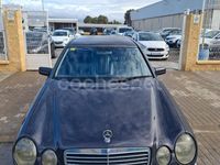 Usado Mercedes E300 Avantgarde 177 CV (130 kW) 1999 Azul Berlina