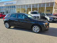 Usado Seat Leon Style 110 CV (80 kW) 2024 Negro Berlina