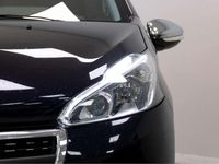 Usado Peugeot 208 Signature Sky 99 CV (72 kW) 2019 Negro Utilitario