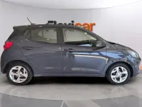 Usado Hyundai i10 67 CV (49 kW) 2023 Gris Utilitario