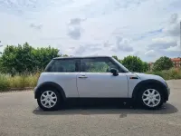 Usado Mini ONE 90 CV (66 kW) 2004 Gris / plata Utilitario