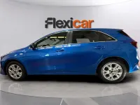 Usado Kia Ceed 136 CV (100 kW) 2023 Azul Utilitario