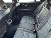 Usado Volvo V60 Core 197 CV (144 kW) 2025 Plateado Familiar