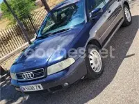 Usado Audi A4 115 CV (84 kW) 2001 Azul Berlina