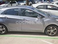 Usado Hyundai i30 110 CV (80 kW) 2015 Gris / plata Berlina