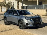 Usado Peugeot 2008 Active 110 CV (80 kW) 2021 Gris / plata SUV