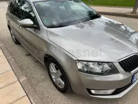 Usado Skoda Octavia Elegance 105 CV (77 kW) 2014 Gris / plata Familiar