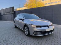 Usado VW Golf VIII 110 CV (80 kW) 2022 Gris / plata Berlina