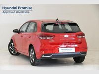 Usado Hyundai i30 100 CV (73 kW) 2025 Rojo Familiar