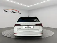 Usado Skoda Octavia Ambition 150 CV (110 kW) 2021 Blanco Familiar