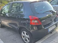 Usado Toyota Yaris 90 CV (66 kW) 2007 Negro Utilitario