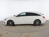 Usado Mercedes CLA180 Shooting Brake AMG line 122 CV (89 kW) 2018 Blanco Familiar