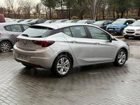 Usado Opel Astra Business 110 CV (80 kW) 2018 Gris / plata Berlina