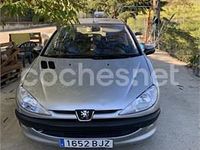 Usado Peugeot 206 70 CV (51 kW) 2001 Gris / plata Berlina