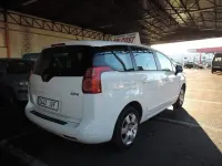 Usado Peugeot 5008 Allure 150 CV (110 kW) 2017 Blanco Monovolumen