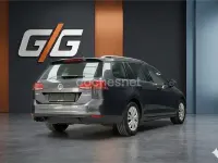Usado VW Golf VII Advance 125 CV (91 kW) 2017 Gris / plata Familiar