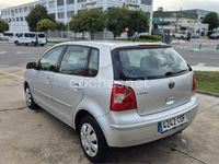 Usado VW Polo Trendline 75 CV (55 kW) 2003 Gris / plata Berlina