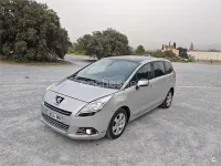 Usado Peugeot 5008 Allure 150 HP (110 kW) 2014 Cinzento Monovolume