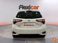 Usado Toyota Yaris Active 111 CV (81 kW) 2018 Blanco Utilitario