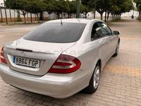 Usado Mercedes CLK270 Avantgarde 170 CV (125 kW) 2004 Gris / plata Coupe