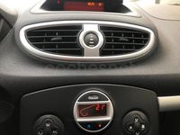 Usado Renault Clio II Authentique 86 CV (63 kW) 2010 Blanco Berlina