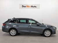 Usado Seat Leon Style 150 CV (110 kW) 2025 Gris / plata Familiar